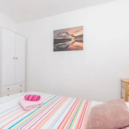 Vlatka With Jacuzzi Apartment