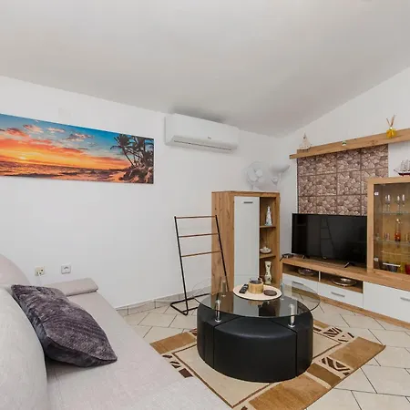 Vlatka With Jacuzzi Apartment *