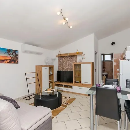 Apartament Vlatka With Jacuzzi